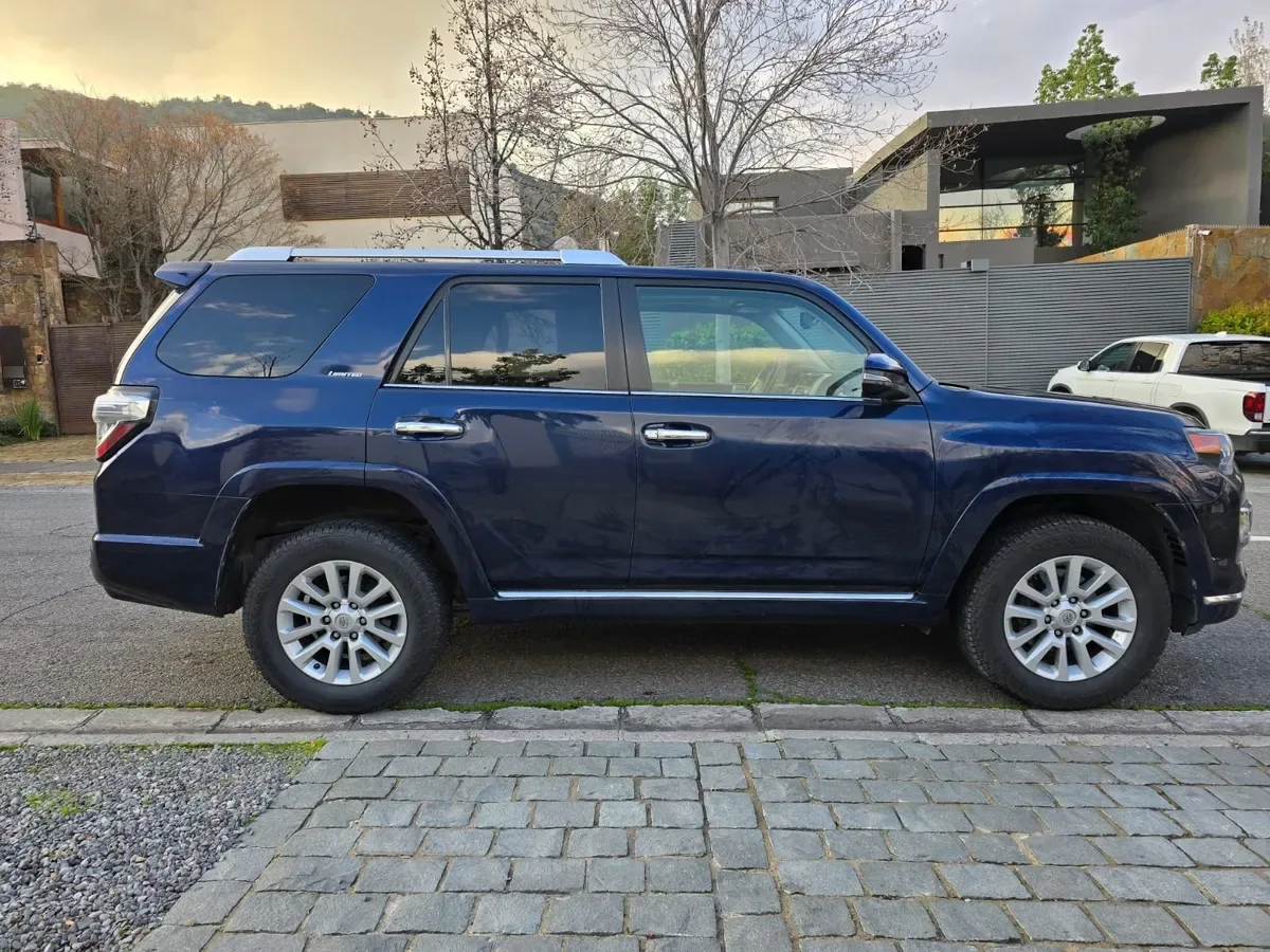 TOYOTA 4RUNNER 4.0 Sr5 At 4x4 año 2017