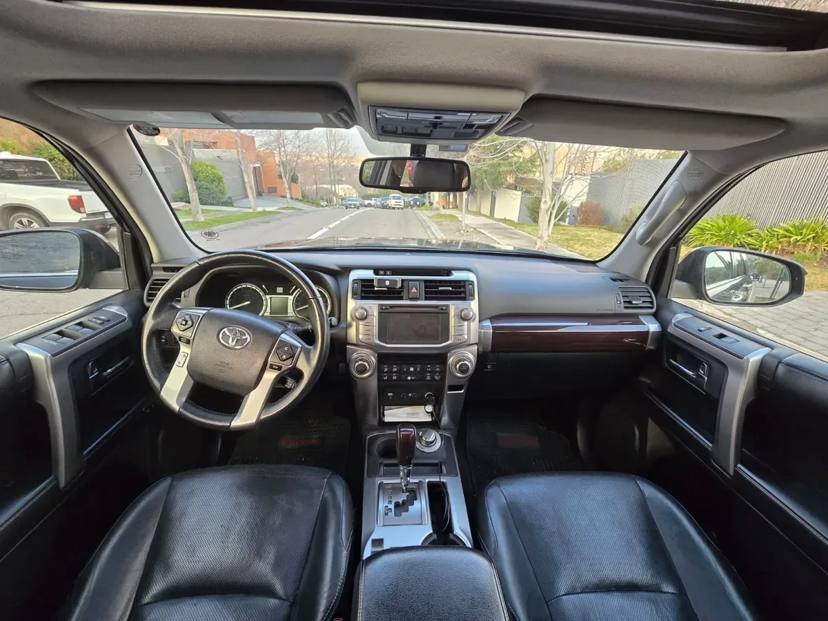 TOYOTA 4RUNNER 4.0 Sr5 At 4x4 año 2017