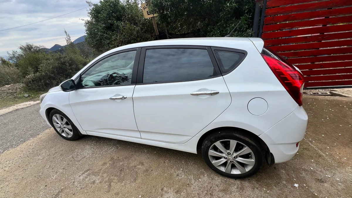 HYUNDAI ACCENT 1.4 Rb Sdn Gl 2ab Abs Ac Ll Mt año 2016