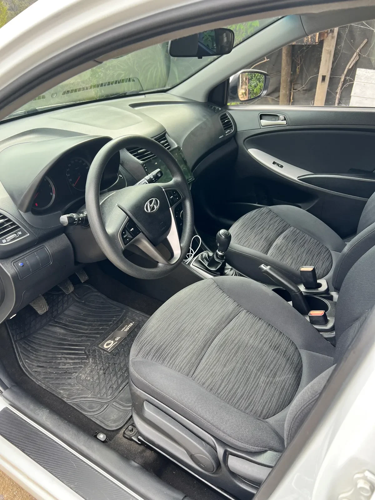 HYUNDAI ACCENT 1.4 Rb Sdn Gl 2ab Abs Ac Ll Mt año 2016
