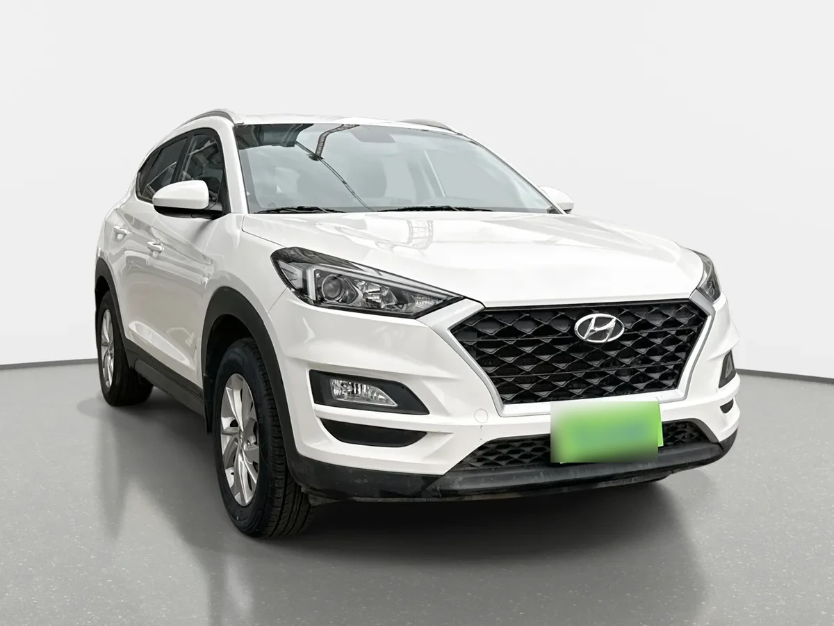 Hyundai Tucson 2.0 Plus Fl 4x2 Mt 5p año 2021