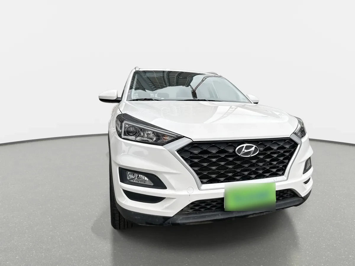 Hyundai Tucson 2.0 Plus Fl 4x2 Mt 5p año 2021