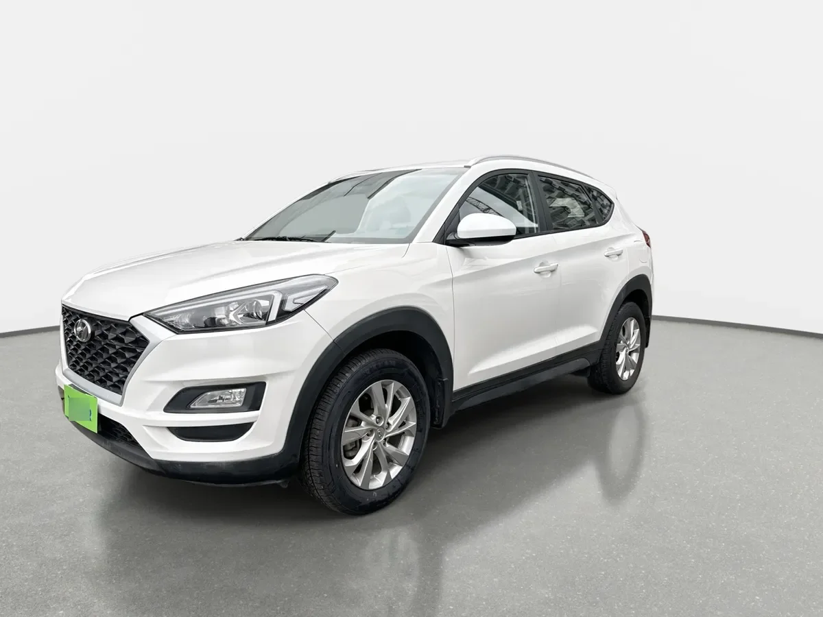 Hyundai Tucson 2.0 Plus Fl 4x2 Mt 5p año 2021