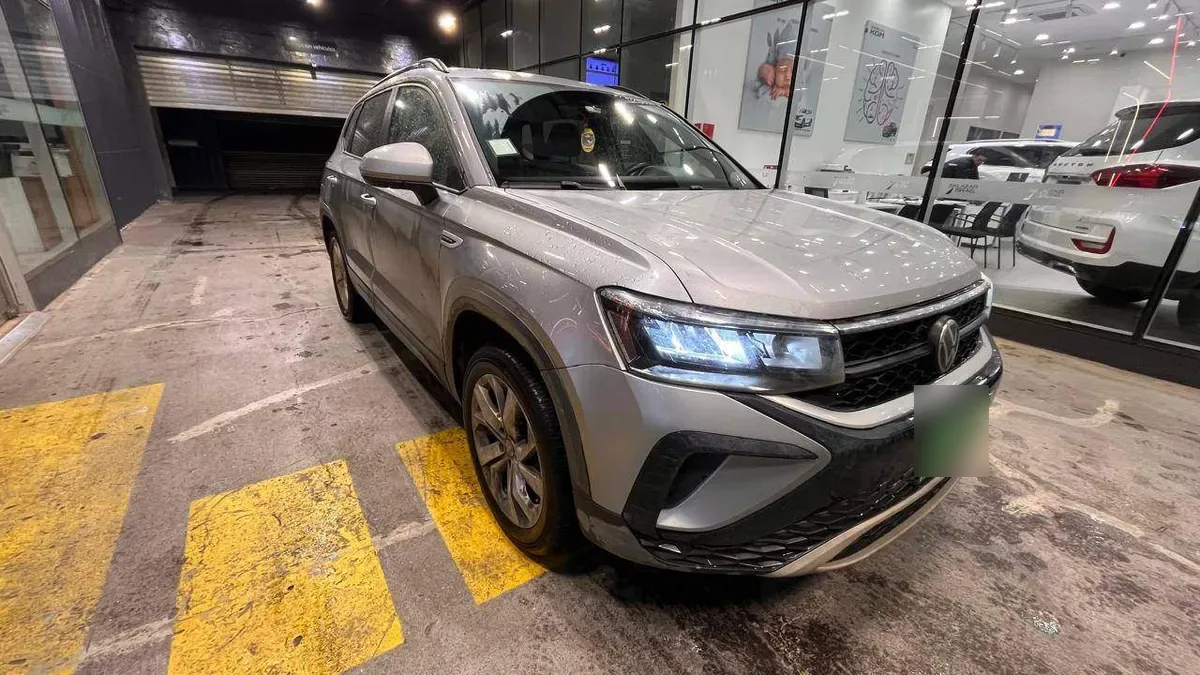 Volkswagen Taos 1.4 Tsi Comfortline Sky 4x2 At 5p año 2023