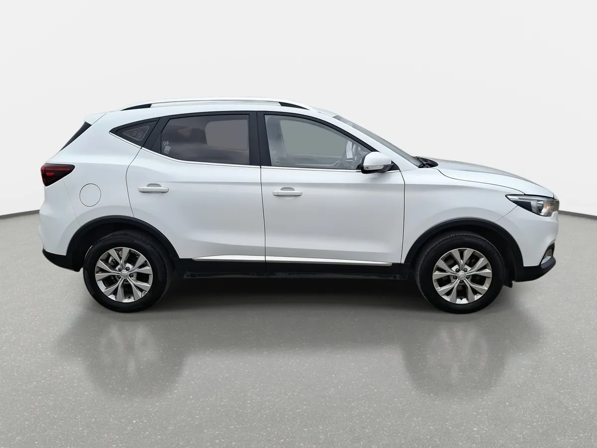 MG Mg Zs 1.5 Std 4x2 Mt 5p año 2023