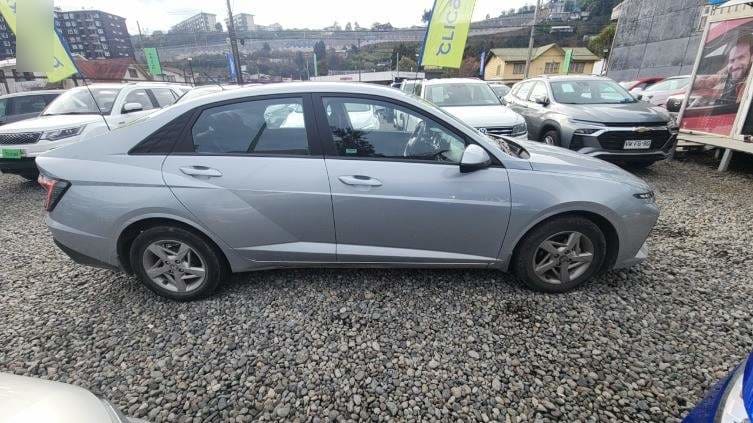 Hyundai Accent 1.5 Plus 4x2 At 4p año 2025
