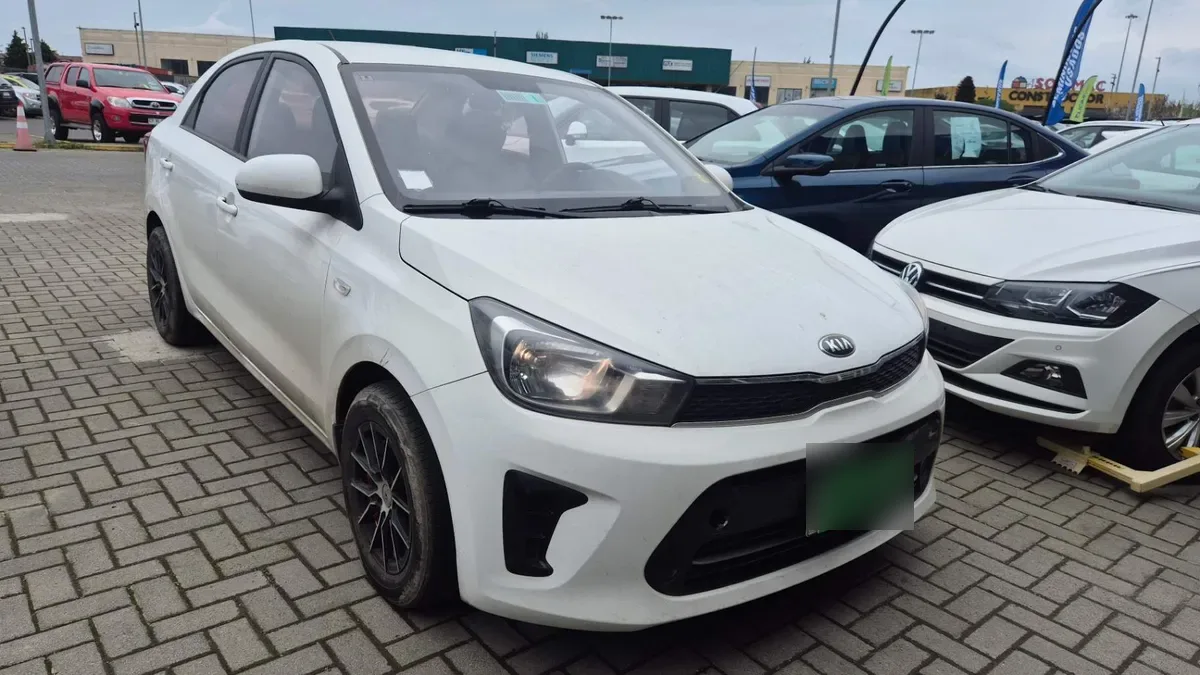 Kia Soluto 1.4 Lx 4x2 Ac Mt 4p año 2021