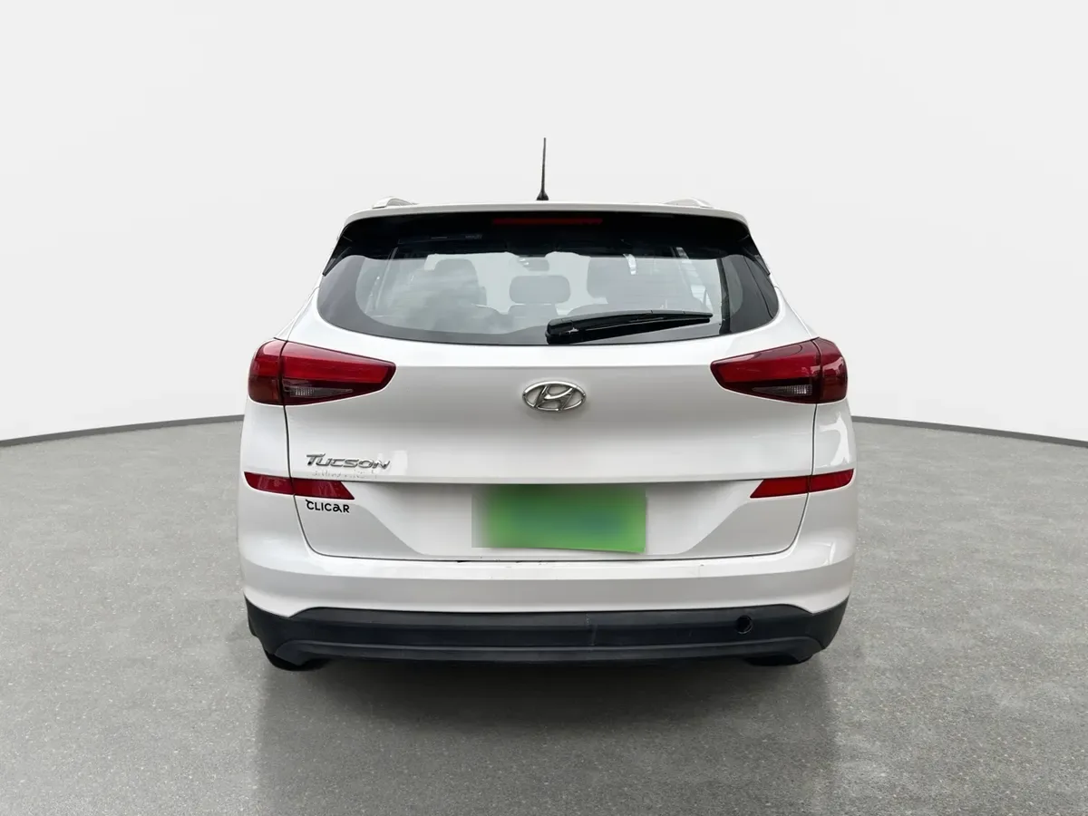 Hyundai Tucson 2.0 Plus Fl 4x2 Mt 5p año 2021