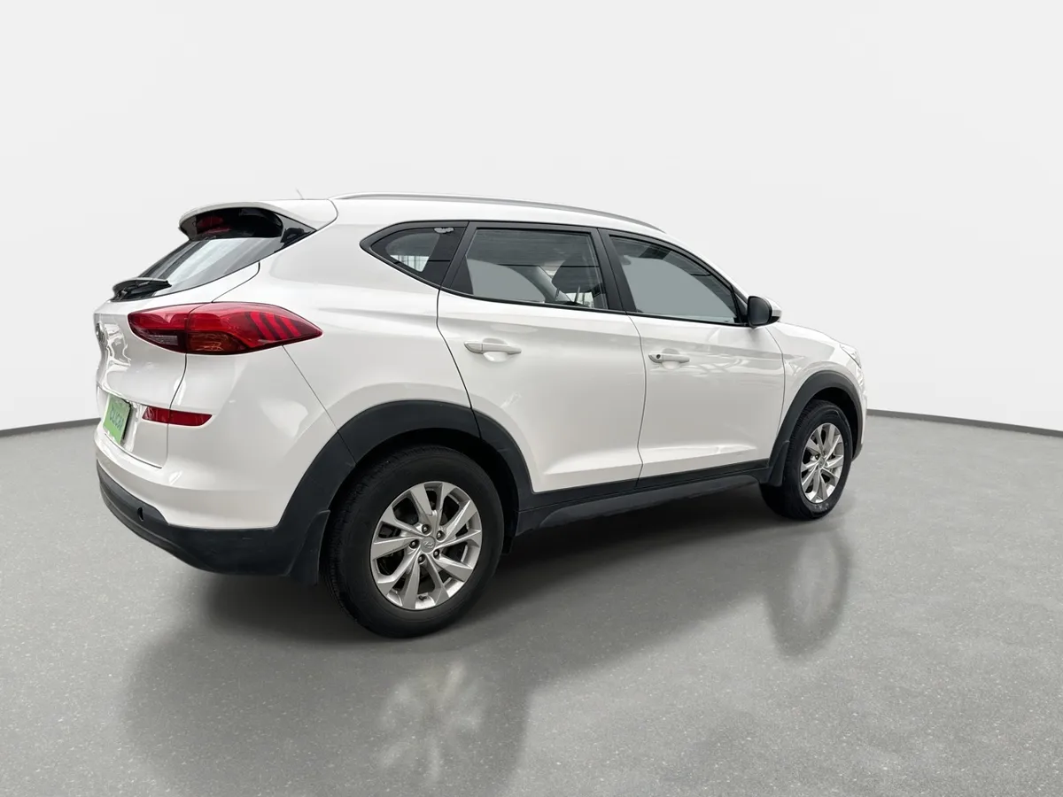 Hyundai Tucson 2.0 Plus Fl 4x2 Mt 5p año 2021