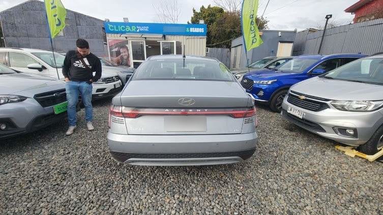 Hyundai Accent 1.5 Plus 4x2 At 4p año 2025