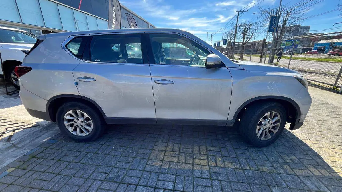 Ssangyong Rexton 2.0t Lx 4x2 6ab 6at 5p año 2024