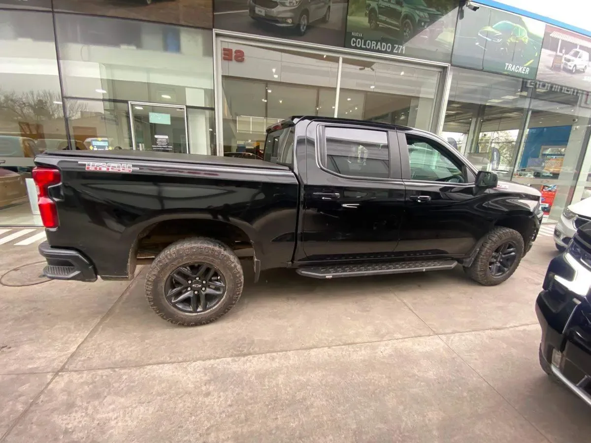 Chevrolet Silverado 5.3 Lt Trailboss Z71 4x4 At 4p año 2022