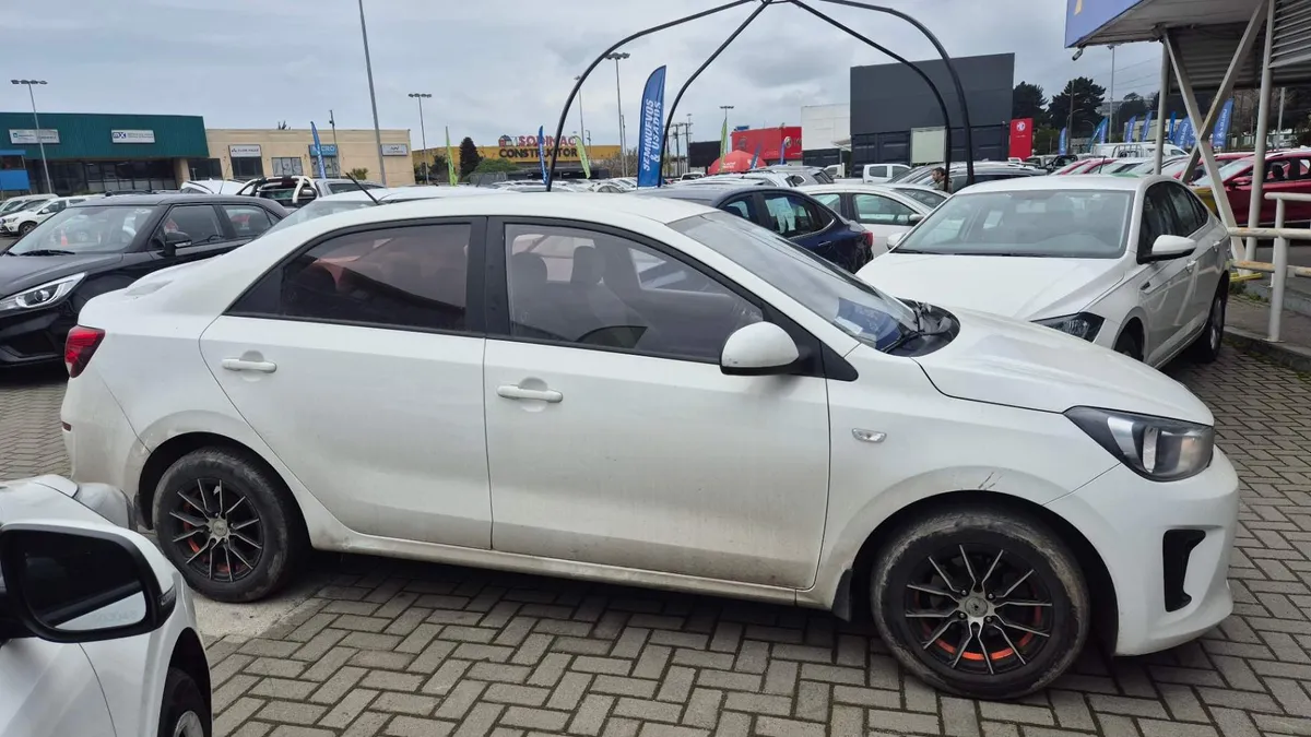 Kia Soluto 1.4 Lx 4x2 Ac Mt 4p año 2021
