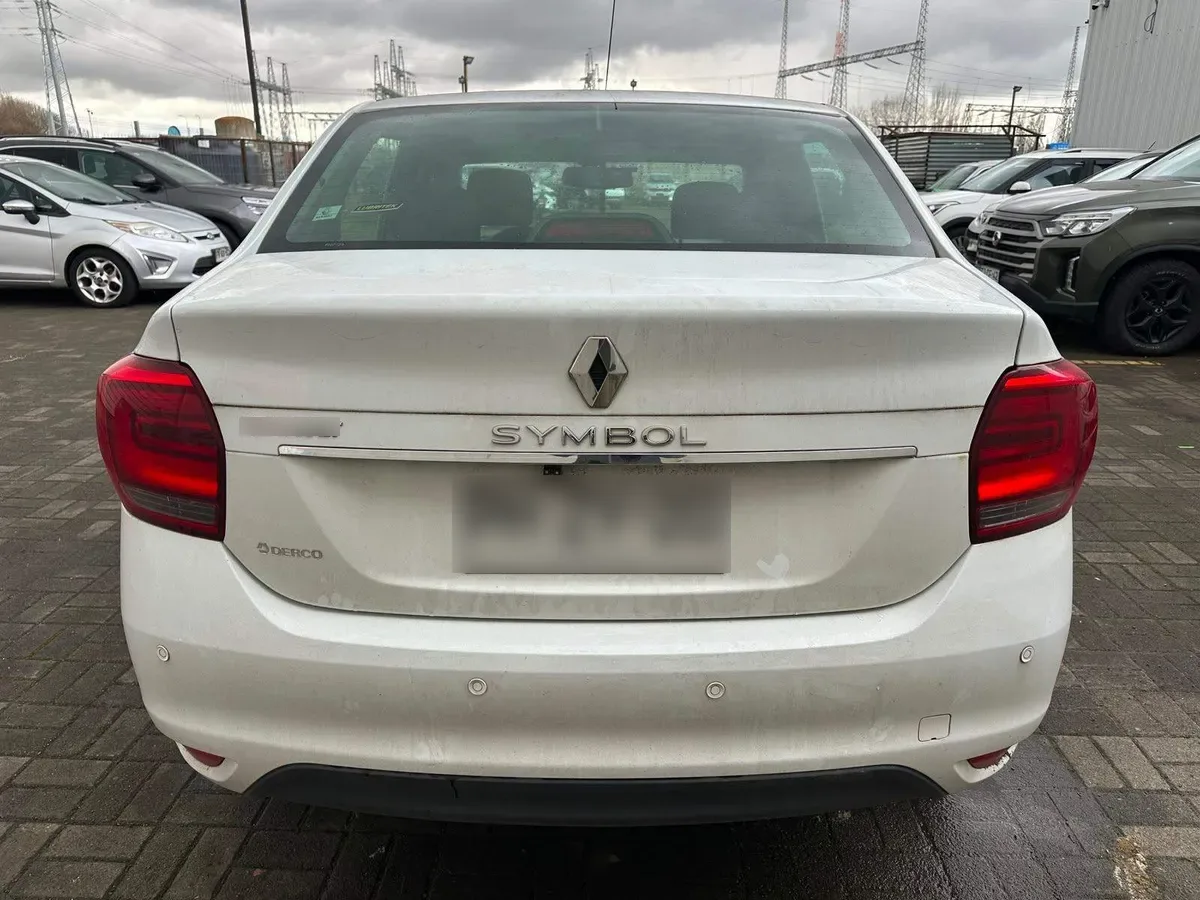 Renault Symbol 1.6 Zen 4x2 Mt 4p año 2021