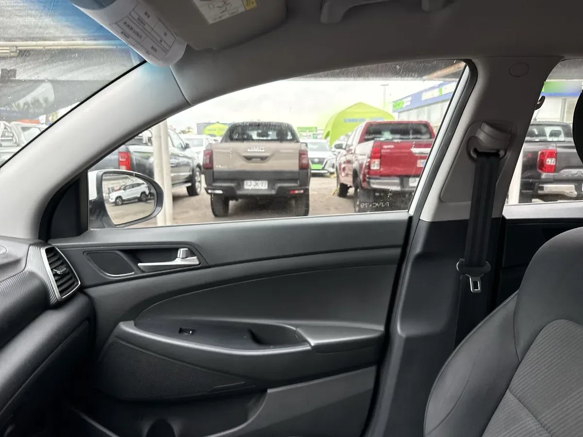 Hyundai Tucson 2.0 Plus Fl 4x2 Mt 5p año 2021