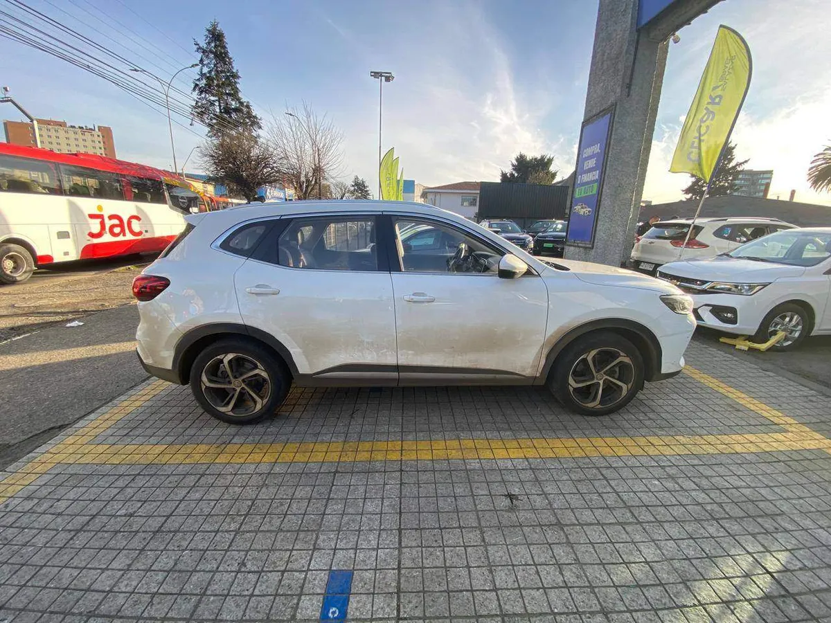MG Hs 1.5t Dlx 2wd Dct At 5p año 2026