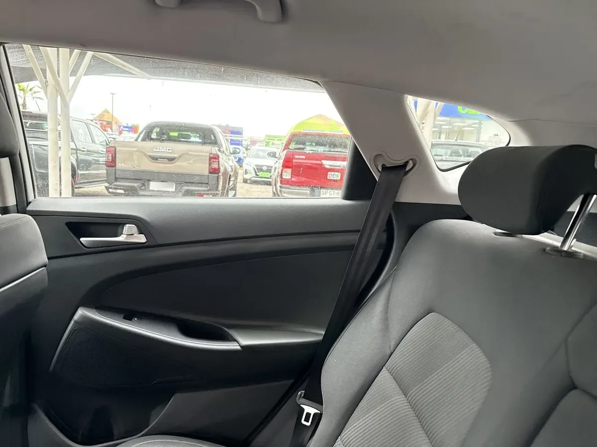 Hyundai Tucson 2.0 Plus Fl 4x2 Mt 5p año 2021