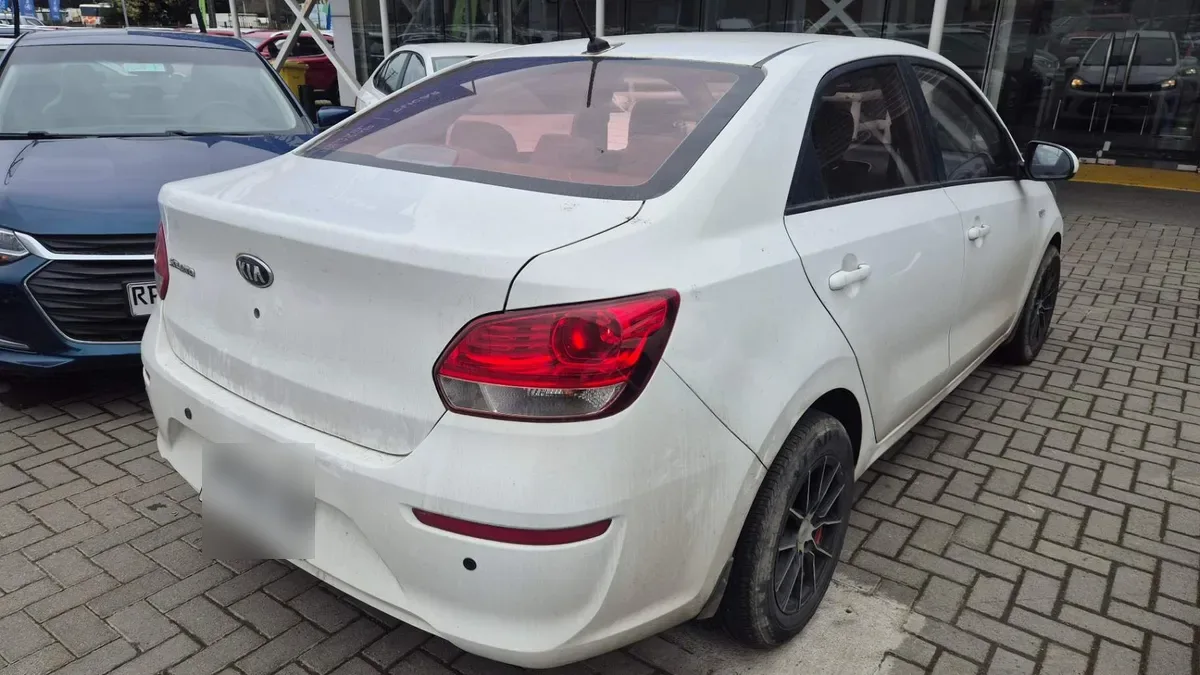 Kia Soluto 1.4 Lx 4x2 Ac Mt 4p año 2021