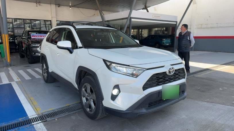 Toyota Rav 4 2.0 Xle 4x2 Cvt At 5p año 2020