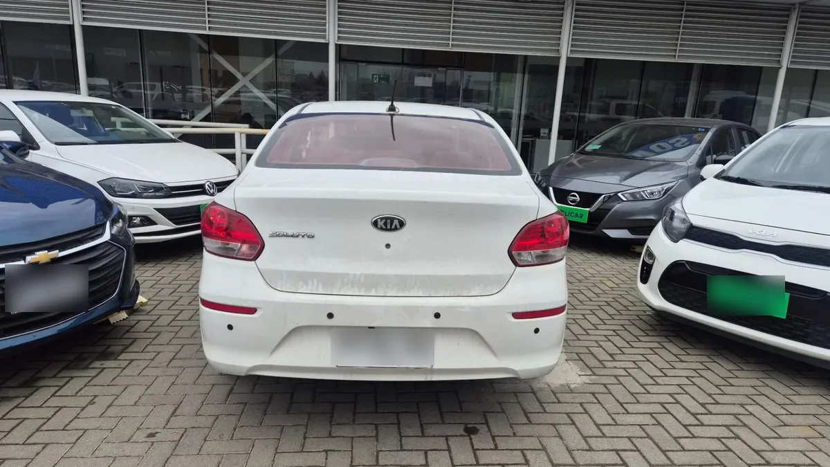 Kia Soluto 1.4 Lx 4x2 Ac Mt 4p año 2021