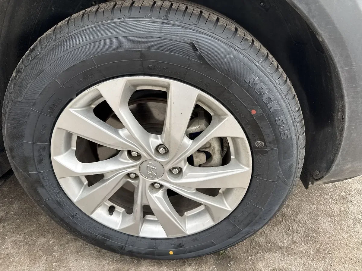 Hyundai Tucson 2.0 Plus Fl 4x2 Mt 5p año 2021