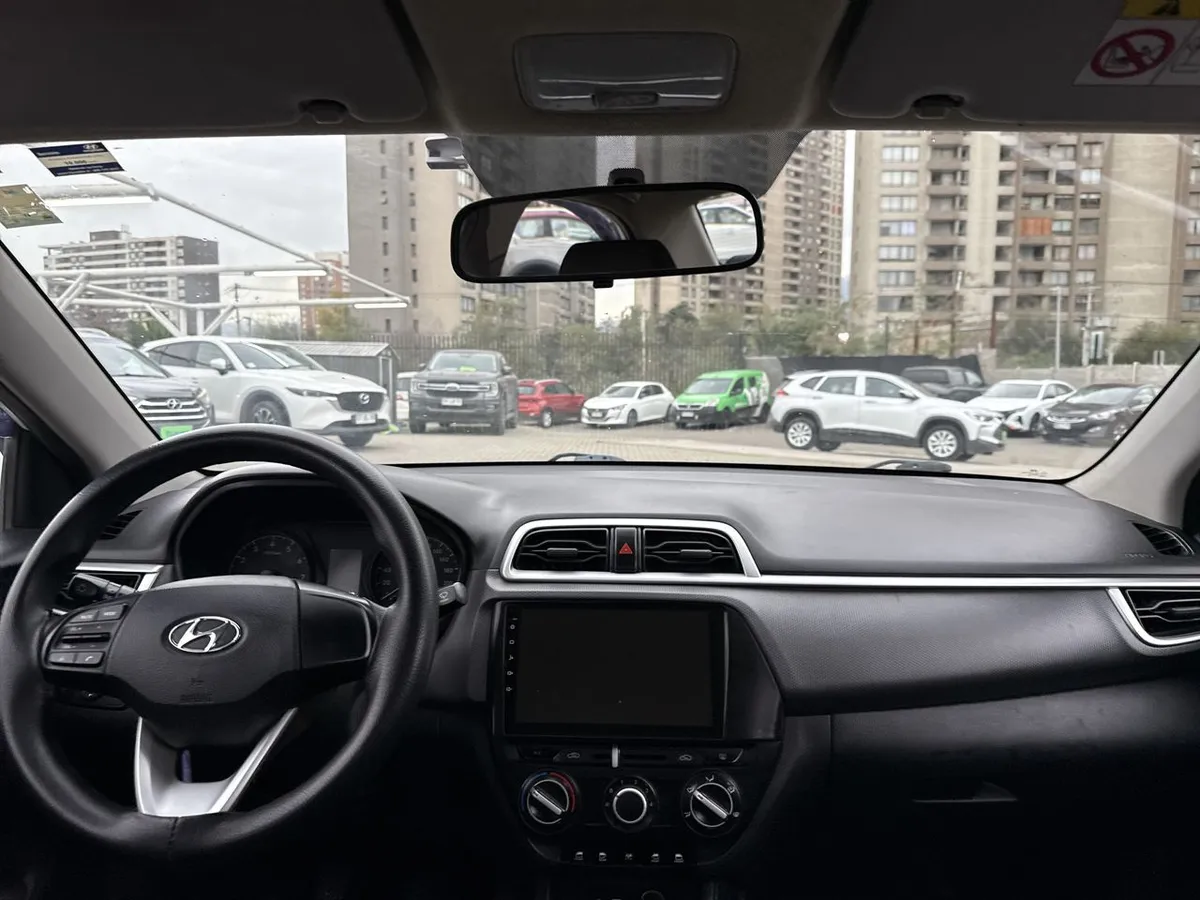 Hyundai Verna 1.4 Cb Plus 4x2 Mt5 4p año 2021