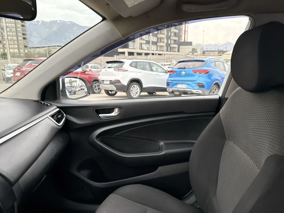 Hyundai Verna 1.4 Cb Plus 4x2 Mt5 4p año 2021