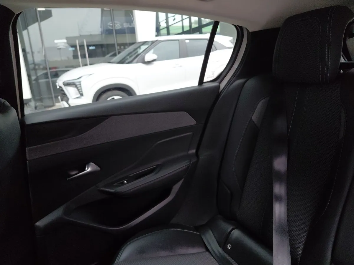 Peugeot 308 1.2 Allure Pack Puretech 130 4x2 Eat8 5p año 2023