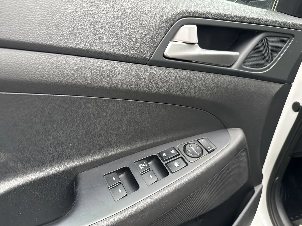 Hyundai Tucson 2.0 Plus Fl 4x2 Mt 5p año 2021