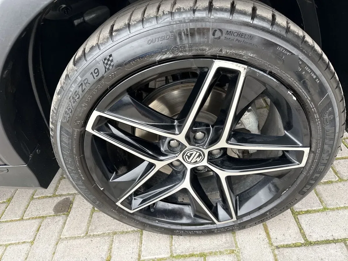 MG Mg Rx5 1.5t Dlx 2wd Dct At 5p año 2023