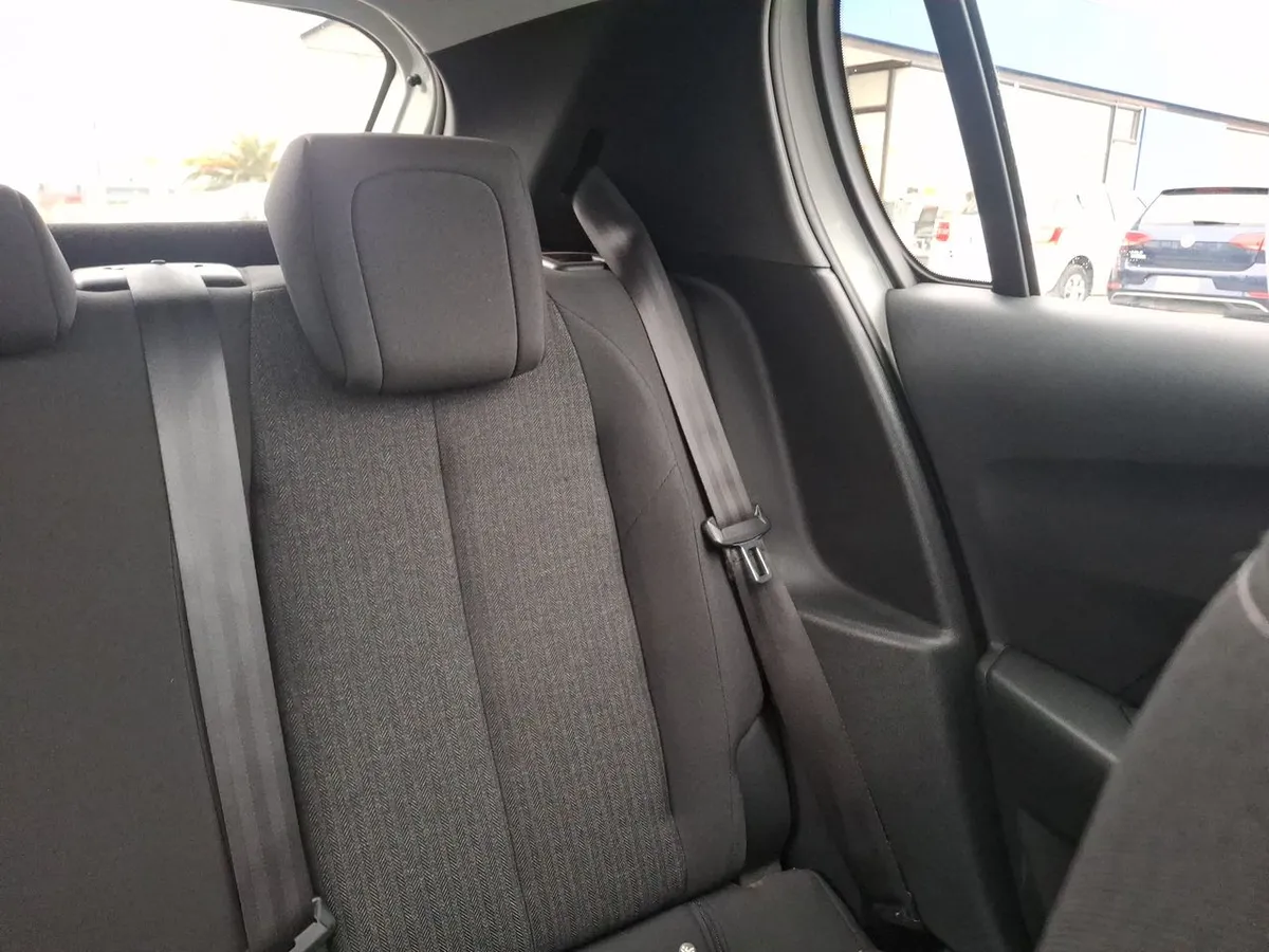 Peugeot 208 1.2 Style Puretech 75 4x2 Mt 5p año 2023