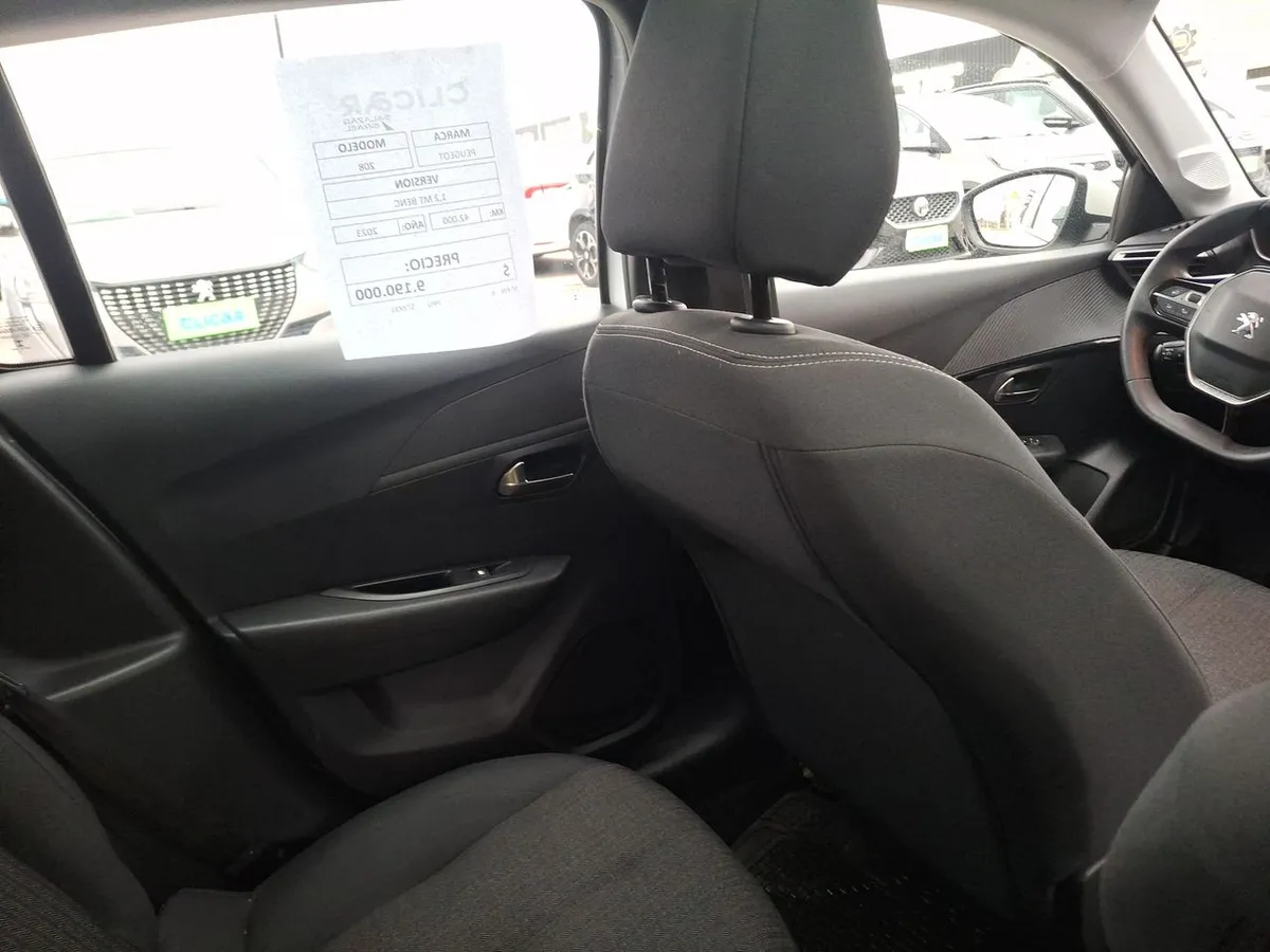 Peugeot 208 1.2 Style Puretech 75 4x2 Mt 5p año 2023