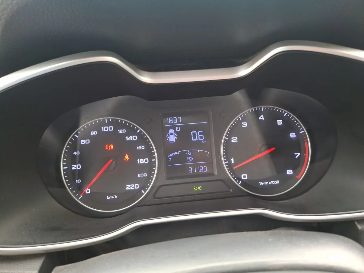 MG Mg Zs 1.5 Std 4x2 Mt 5p año 2023