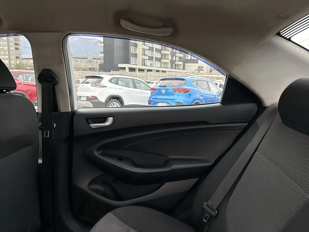 Hyundai Verna 1.4 Cb Plus 4x2 Mt5 4p año 2021