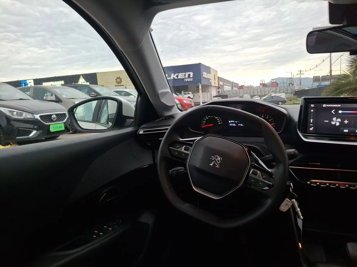 Peugeot 208 1.2 Style Puretech 75 4x2 Mt 5p año 2023