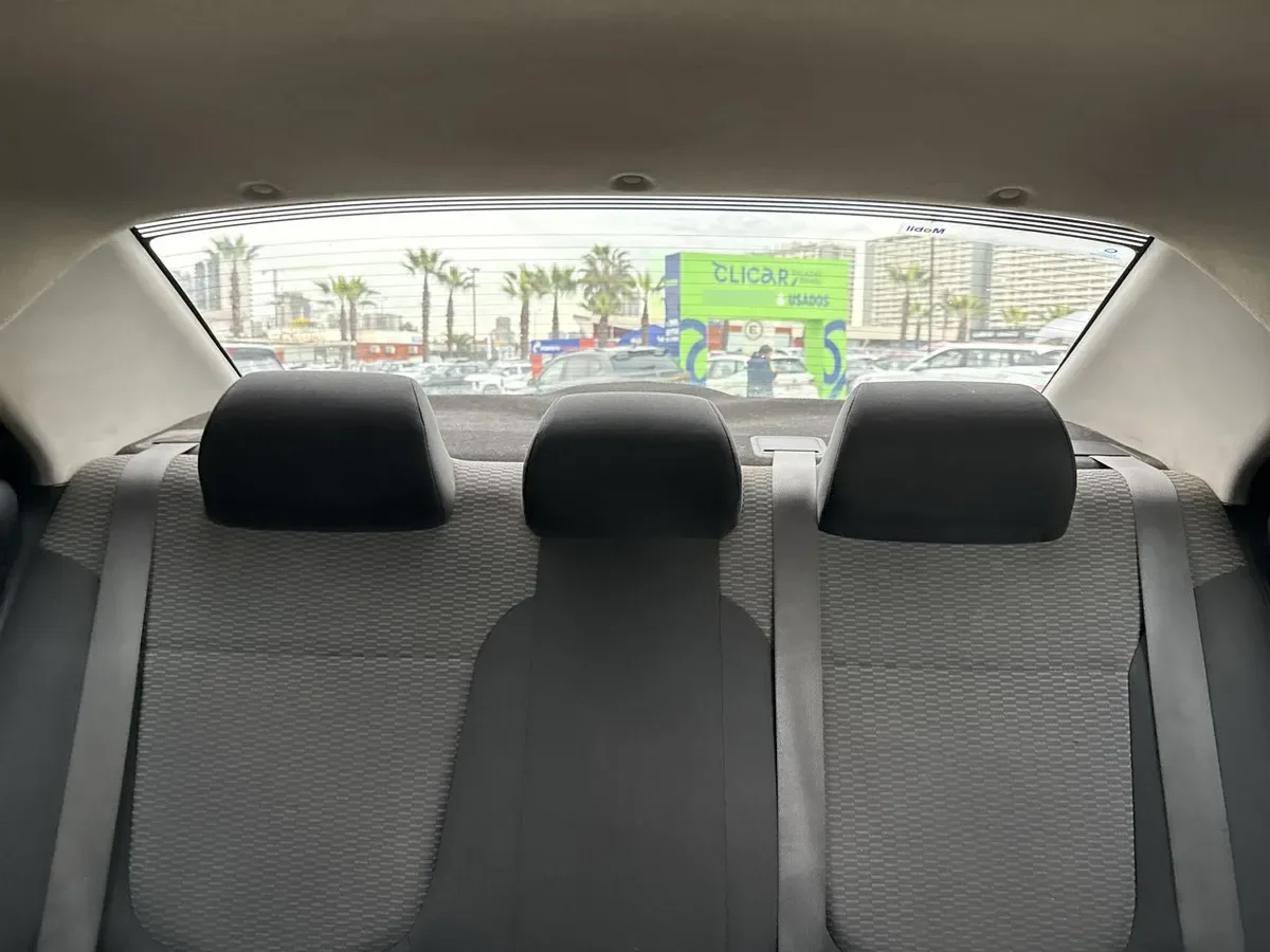 Hyundai Verna 1.4 Cb Plus 4x2 Mt5 4p año 2021