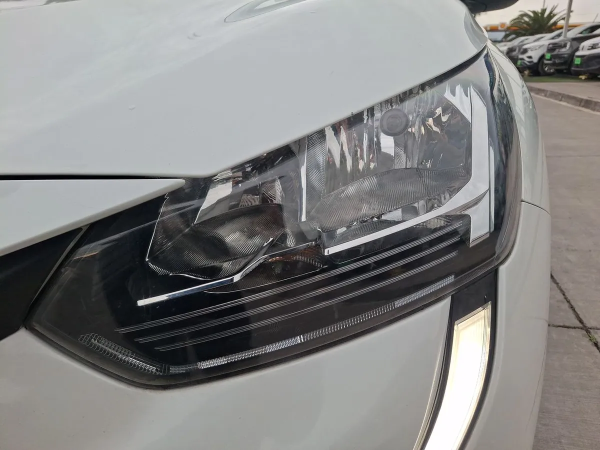 Peugeot 208 1.2 Style Puretech 75 4x2 Mt 5p año 2023