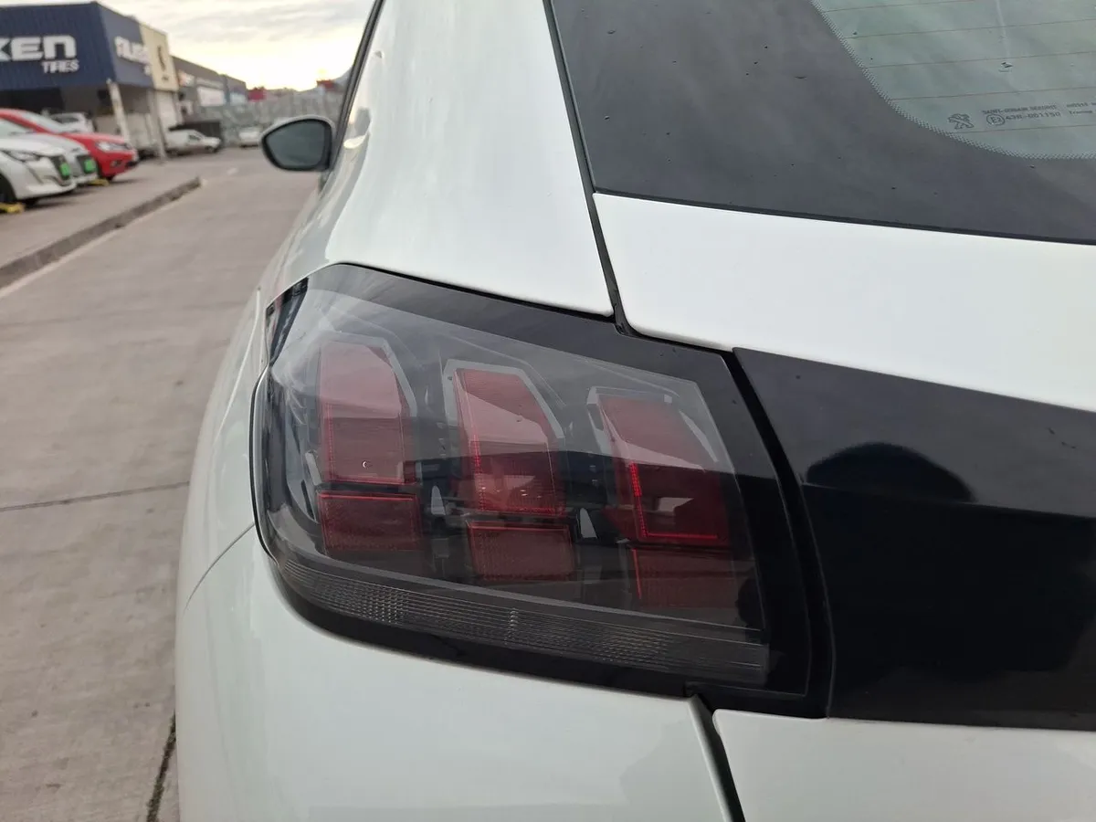 Peugeot 208 1.2 Style Puretech 75 4x2 Mt 5p año 2023