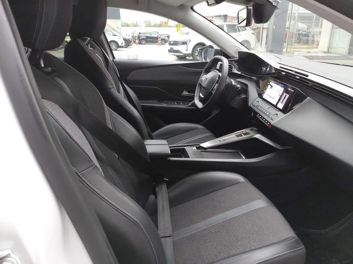 Peugeot 308 1.2 Allure Pack Puretech 130 4x2 Eat8 5p año 2023