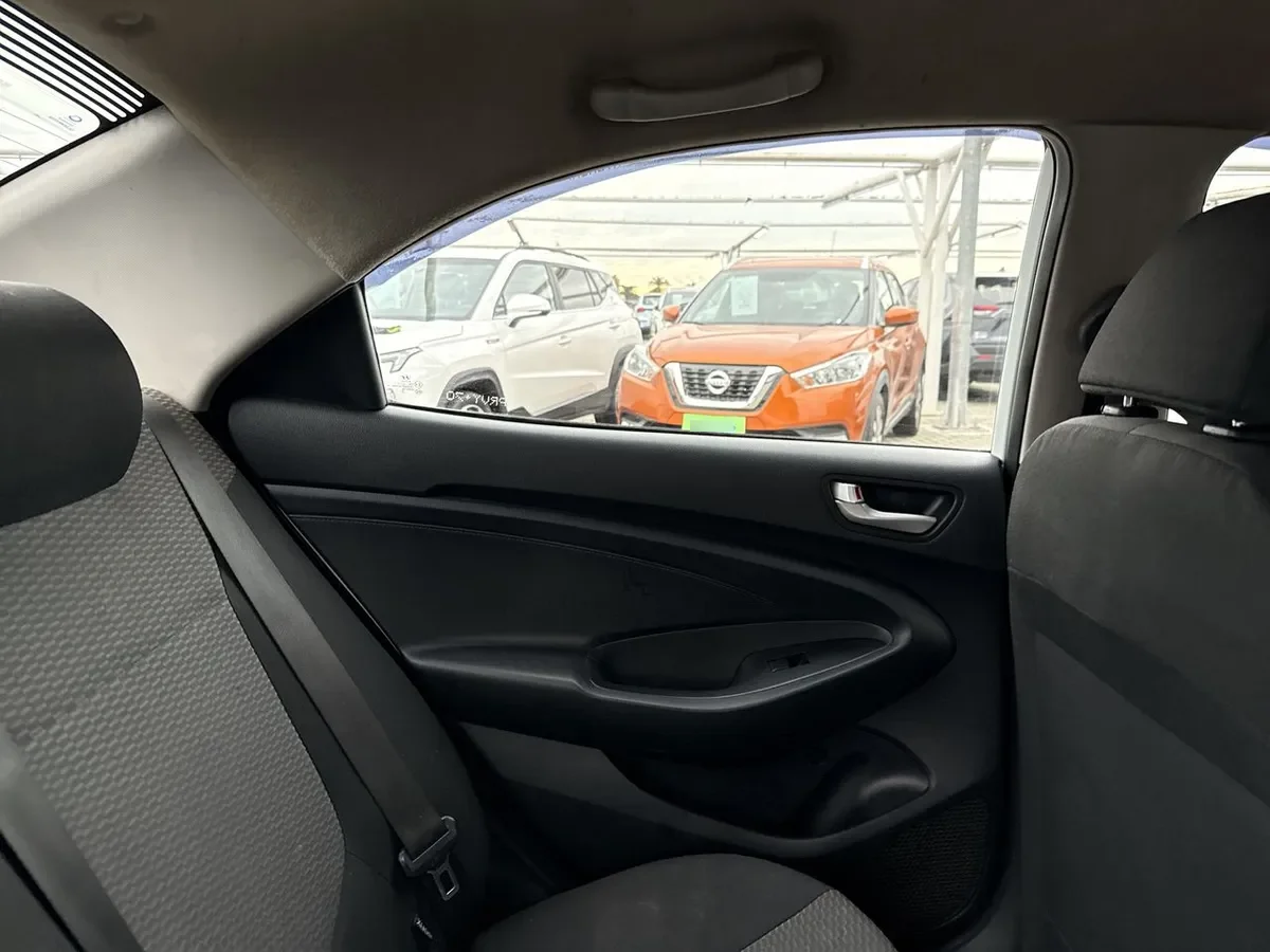 Hyundai Verna 1.4 Cb Plus 4x2 Mt5 4p año 2021