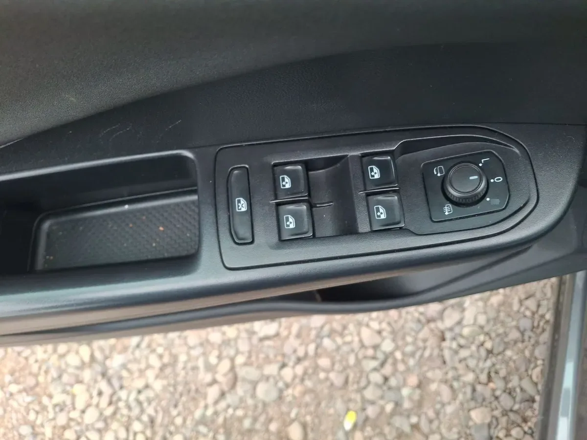 Volkswagen Taos 1.4 Tsi Highline 4x2 At 5p año 2024