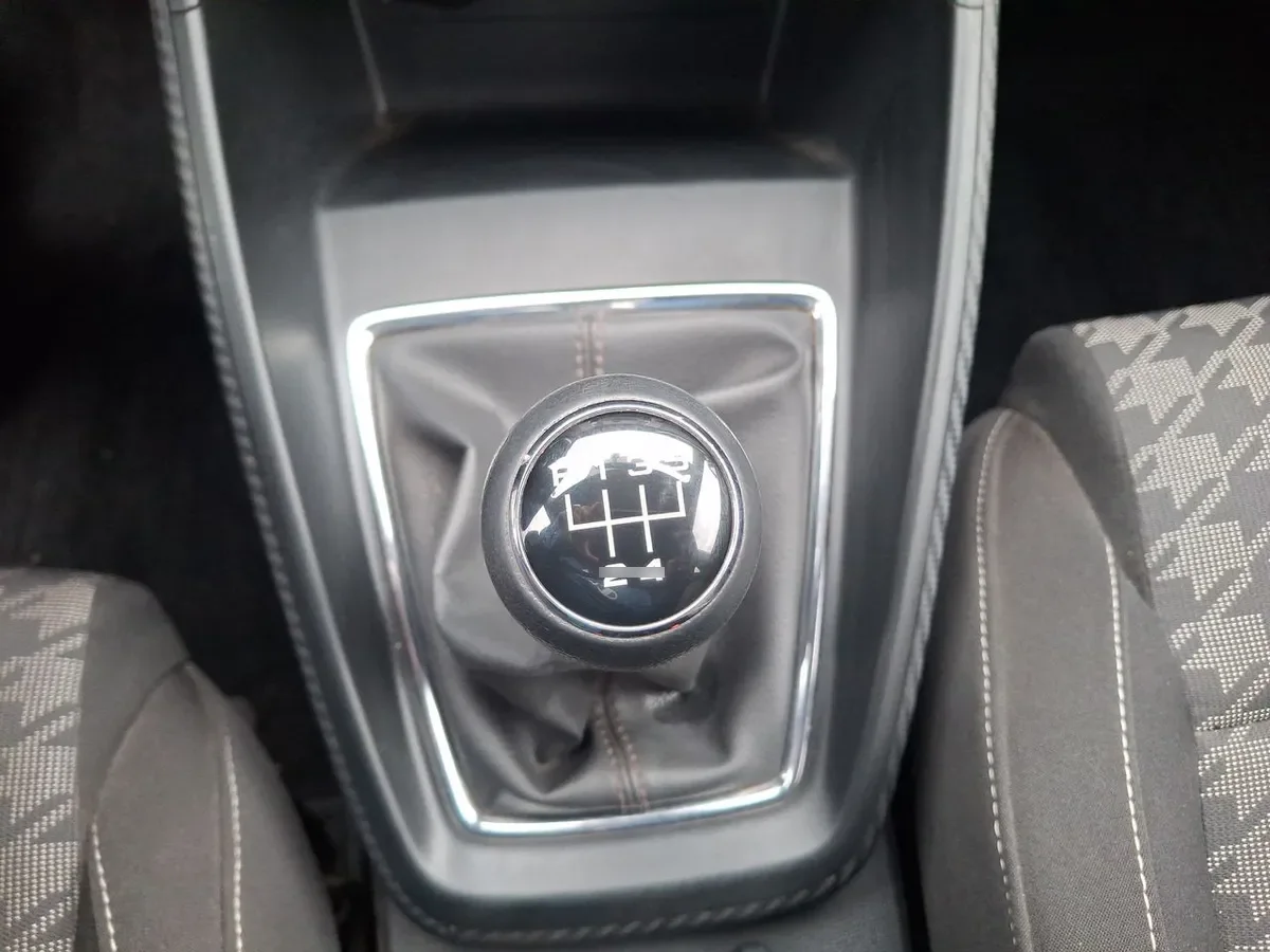 MG Mg Zs 1.5 Std 4x2 Mt 5p año 2023