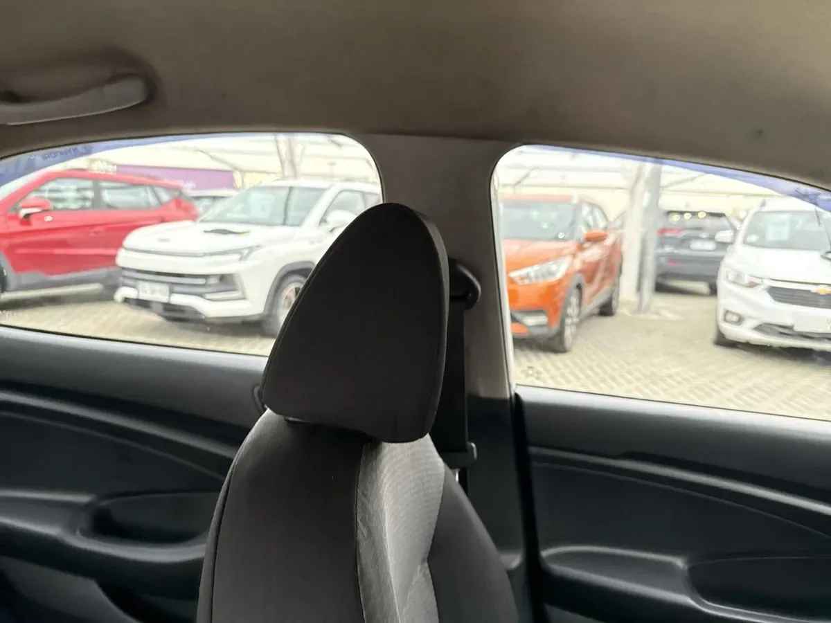 Hyundai Verna 1.4 Cb Plus 4x2 Mt5 4p año 2021