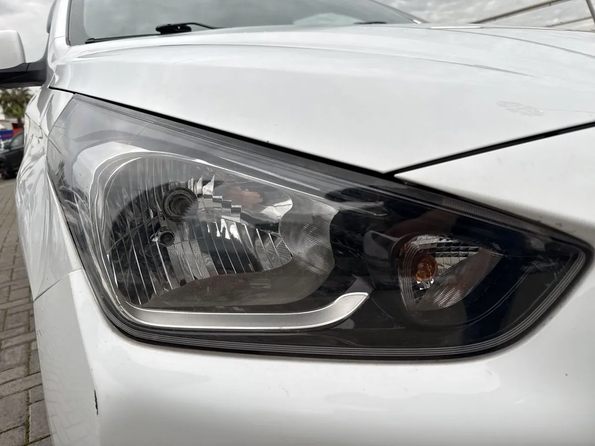 Hyundai Verna 1.4 Cb Plus 4x2 Mt5 4p año 2021