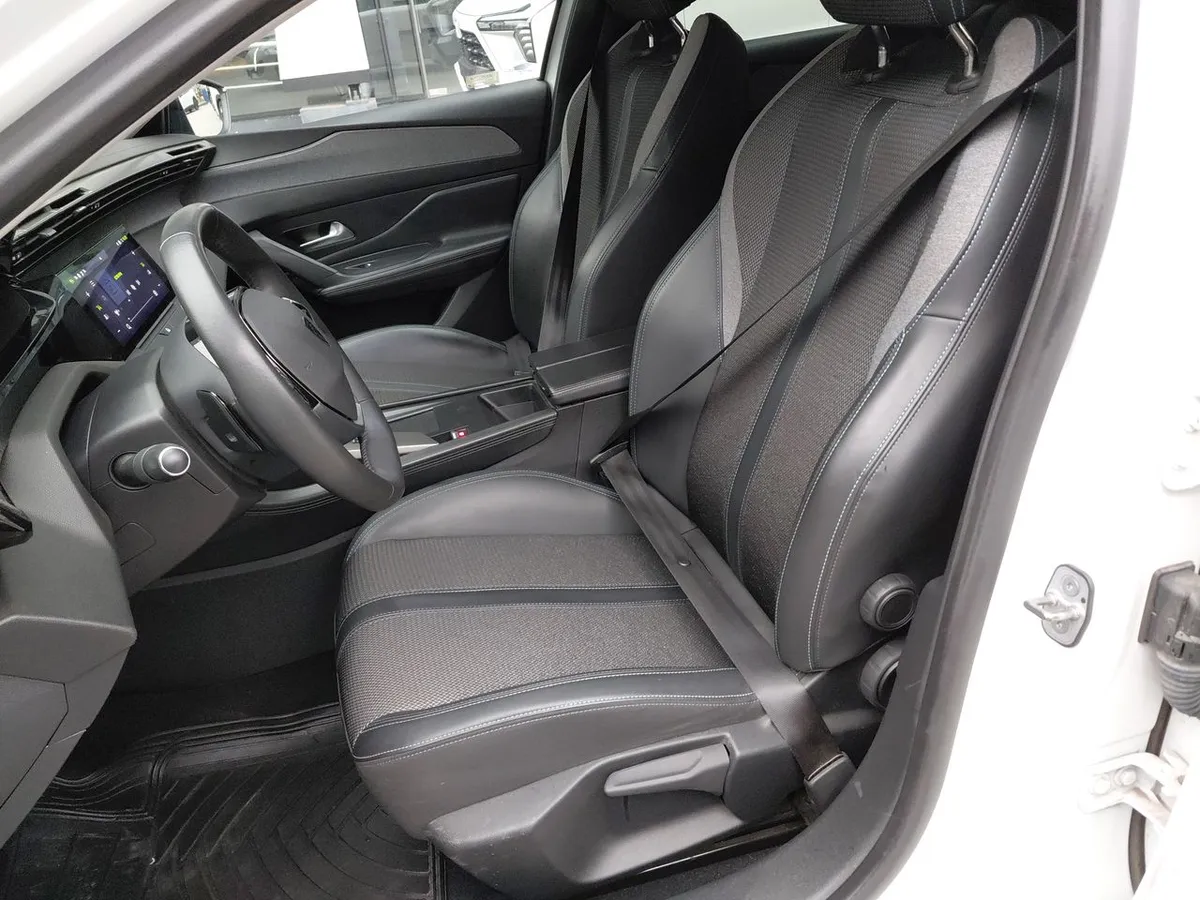 Peugeot 308 1.2 Allure Pack Puretech 130 4x2 Eat8 5p año 2023
