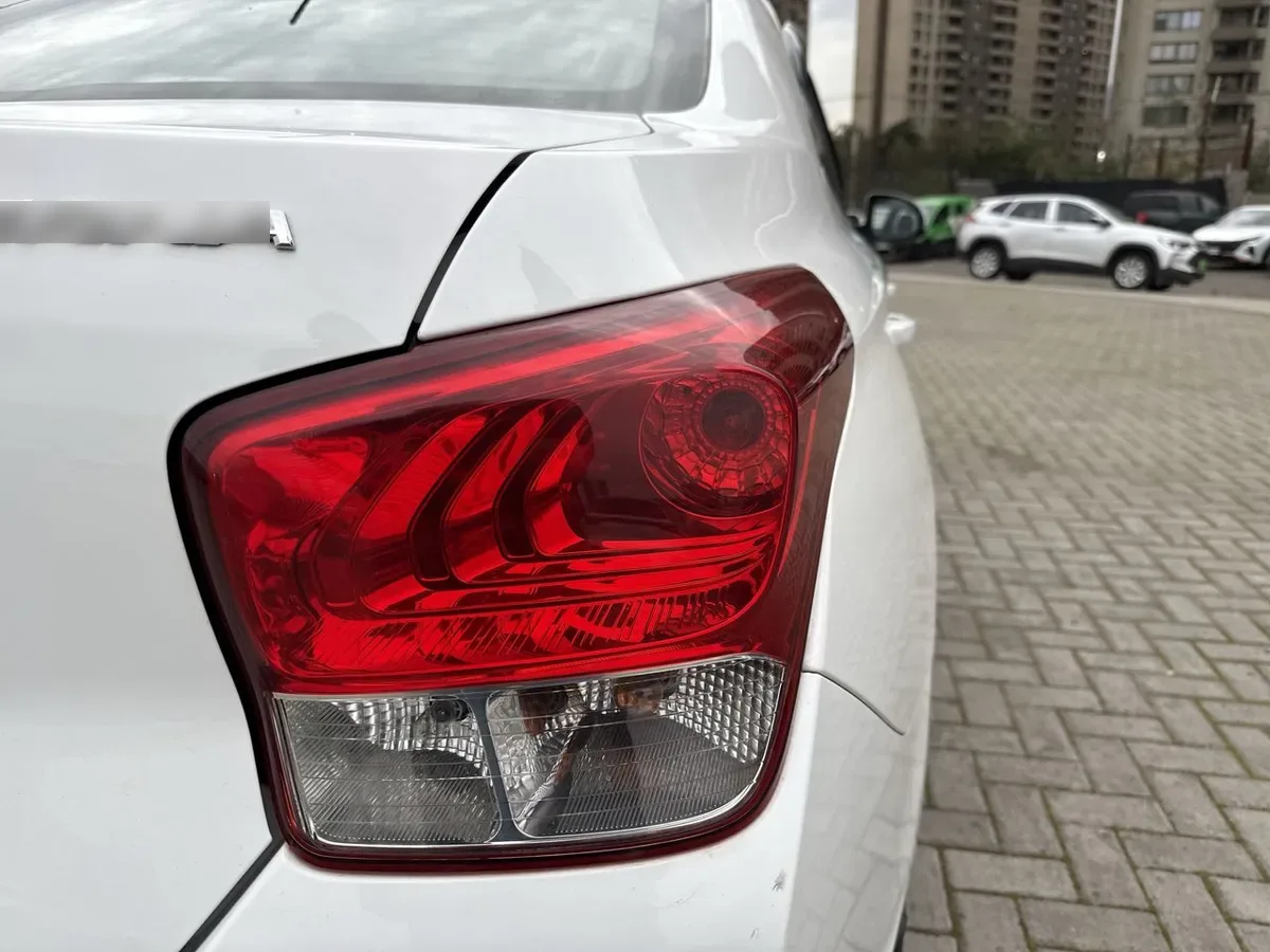 Hyundai Verna 1.4 Cb Plus 4x2 Mt5 4p año 2021