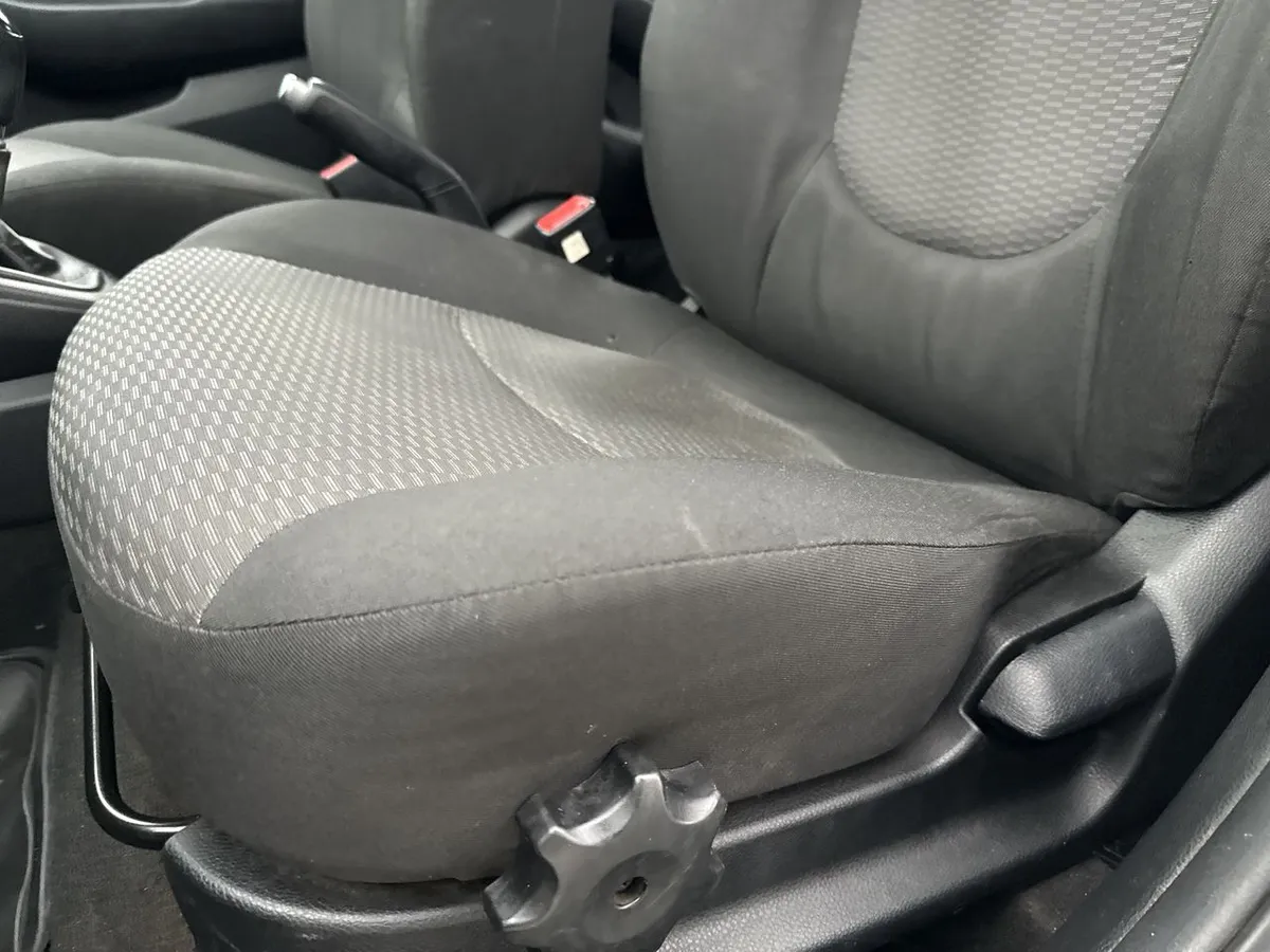 Hyundai Verna 1.4 Cb Plus 4x2 Mt5 4p año 2021