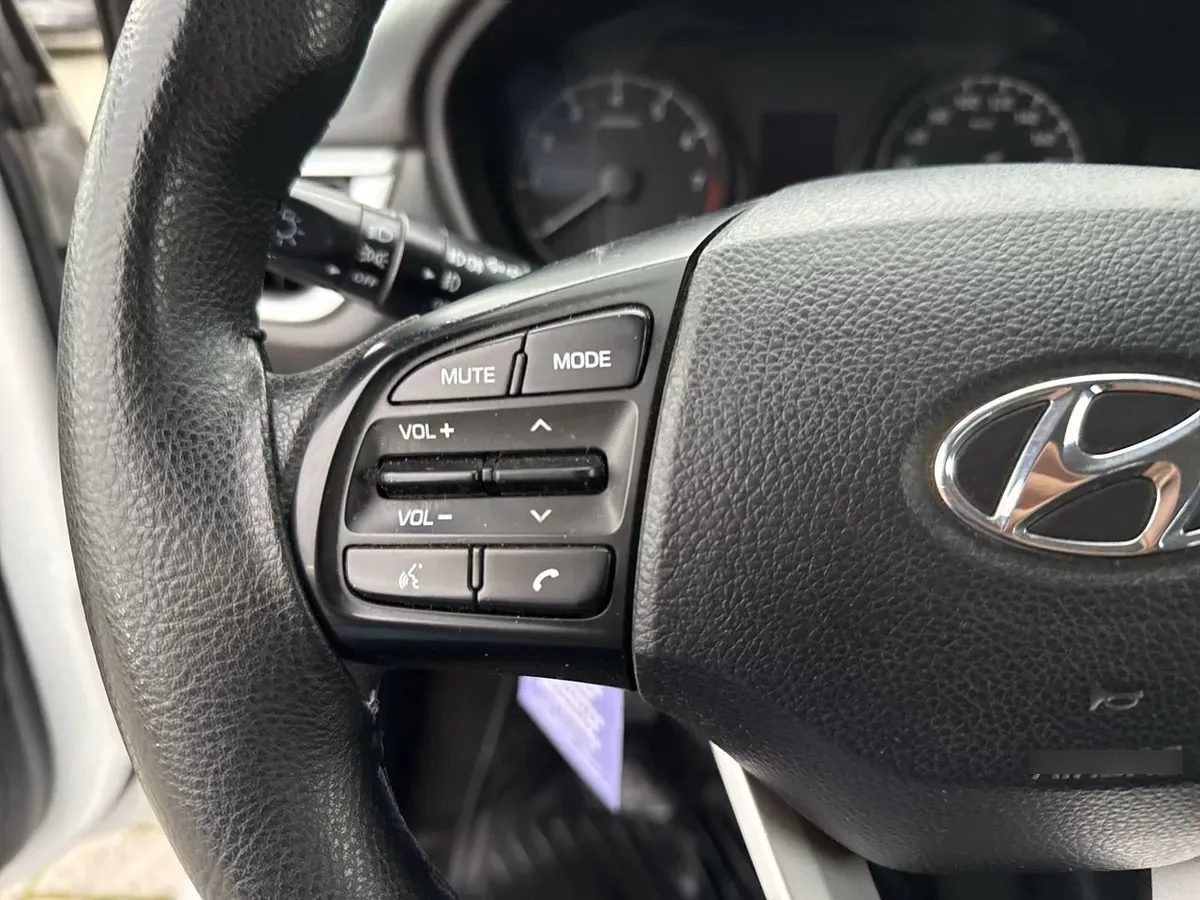 Hyundai Verna 1.4 Cb Plus 4x2 Mt5 4p año 2021