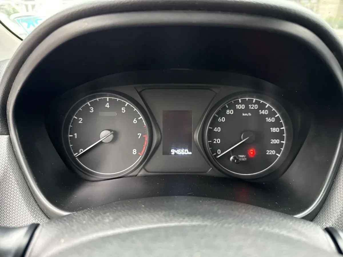 Hyundai Verna 1.4 Cb Plus 4x2 Mt5 4p año 2021