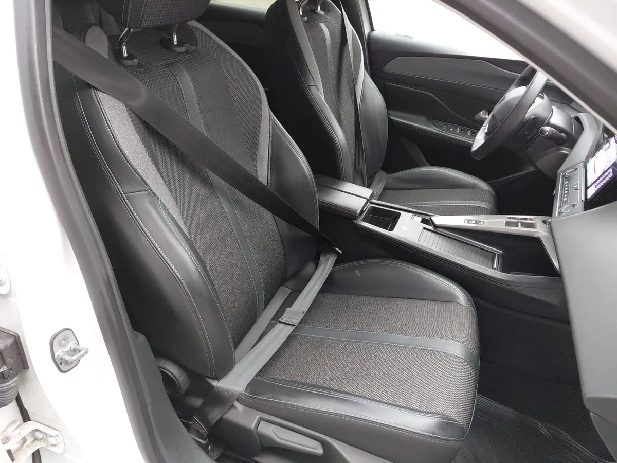 Peugeot 308 1.2 Allure Pack Puretech 130 4x2 Eat8 5p año 2023